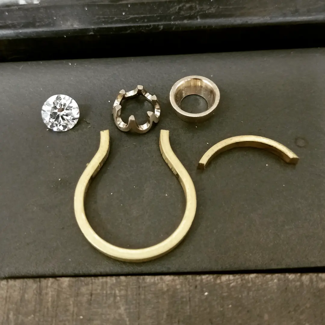 Las partes del anillo en el taller